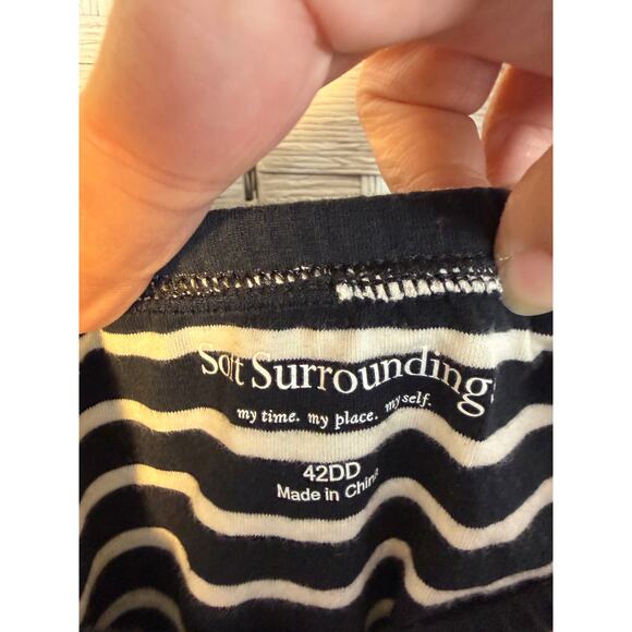 Soft Surroundings womens long sleeve Tshirt striped built-in bra 42DD whimsigoth - Picture 5 of 11